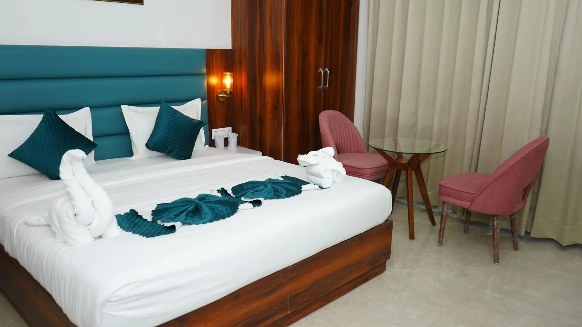 Hotel Fiora Inn Chandigarh Zirakpur