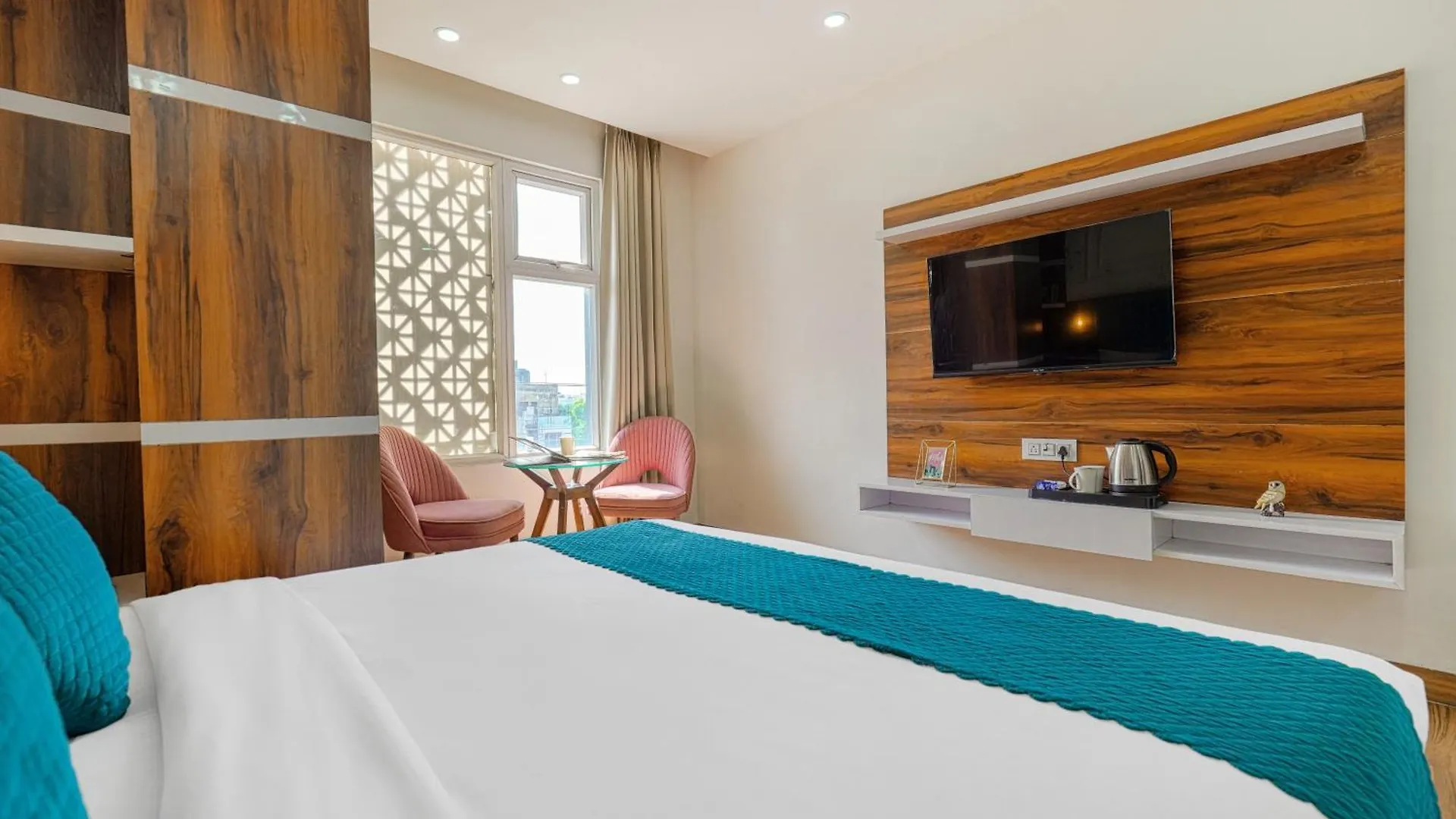 Hotel Fiora Inn Chandigarh Zirakpur הודו