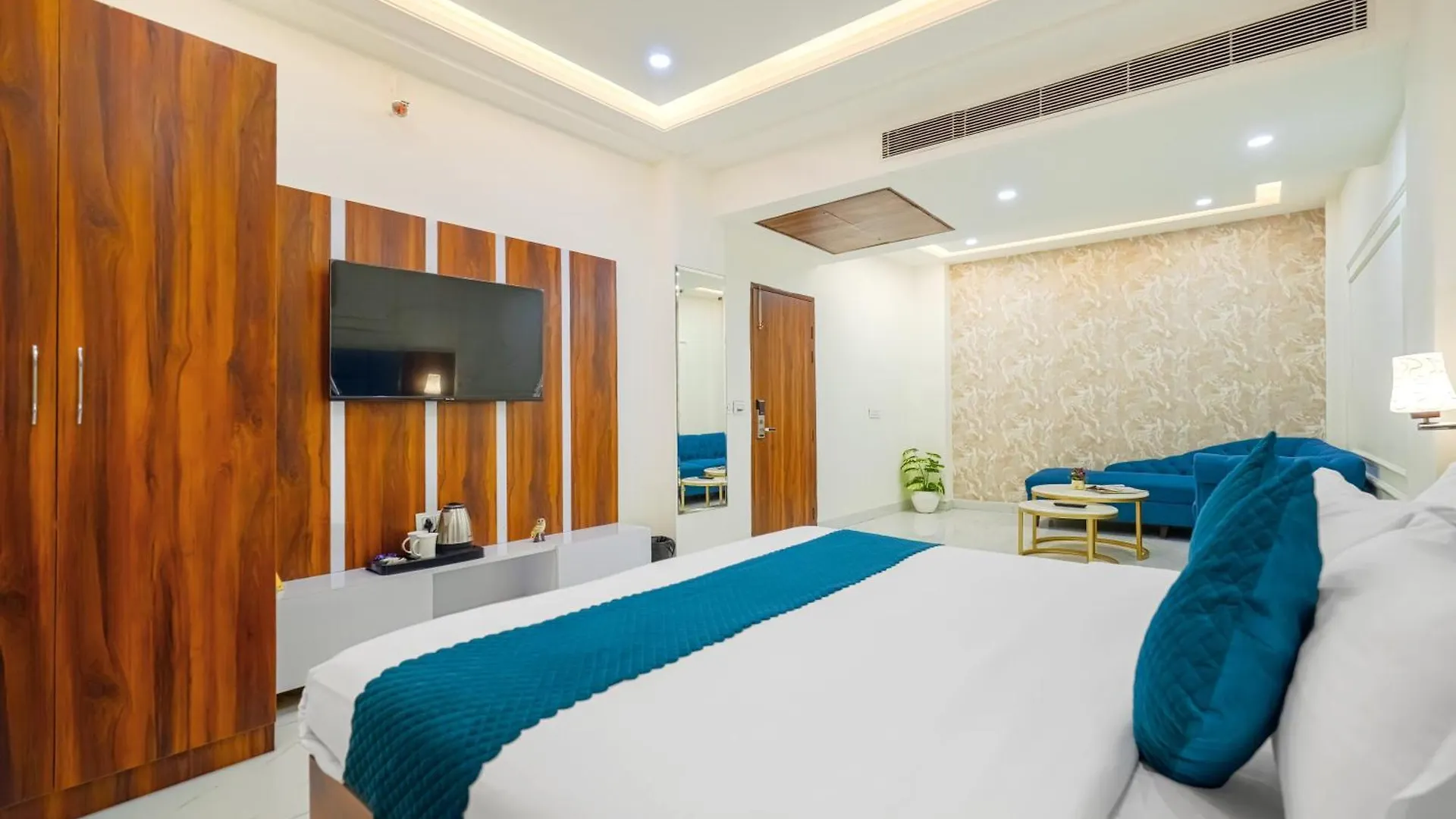 Hotel Fiora Inn Chandigarh Zirakpur