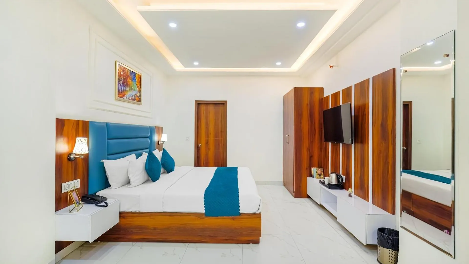 Hotel Fiora Inn Chandigarh Zirakpur
