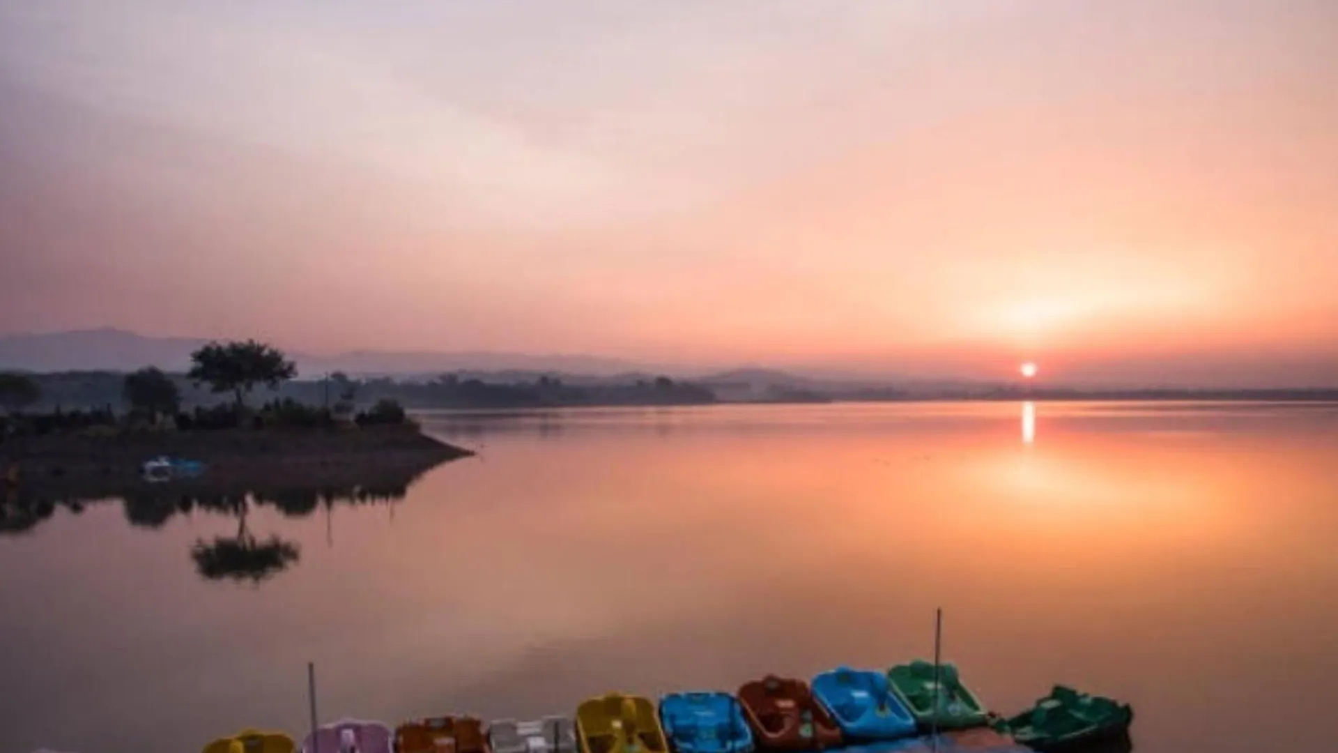 Hotel Fiora Inn Chandigarh Zirakpur הודו